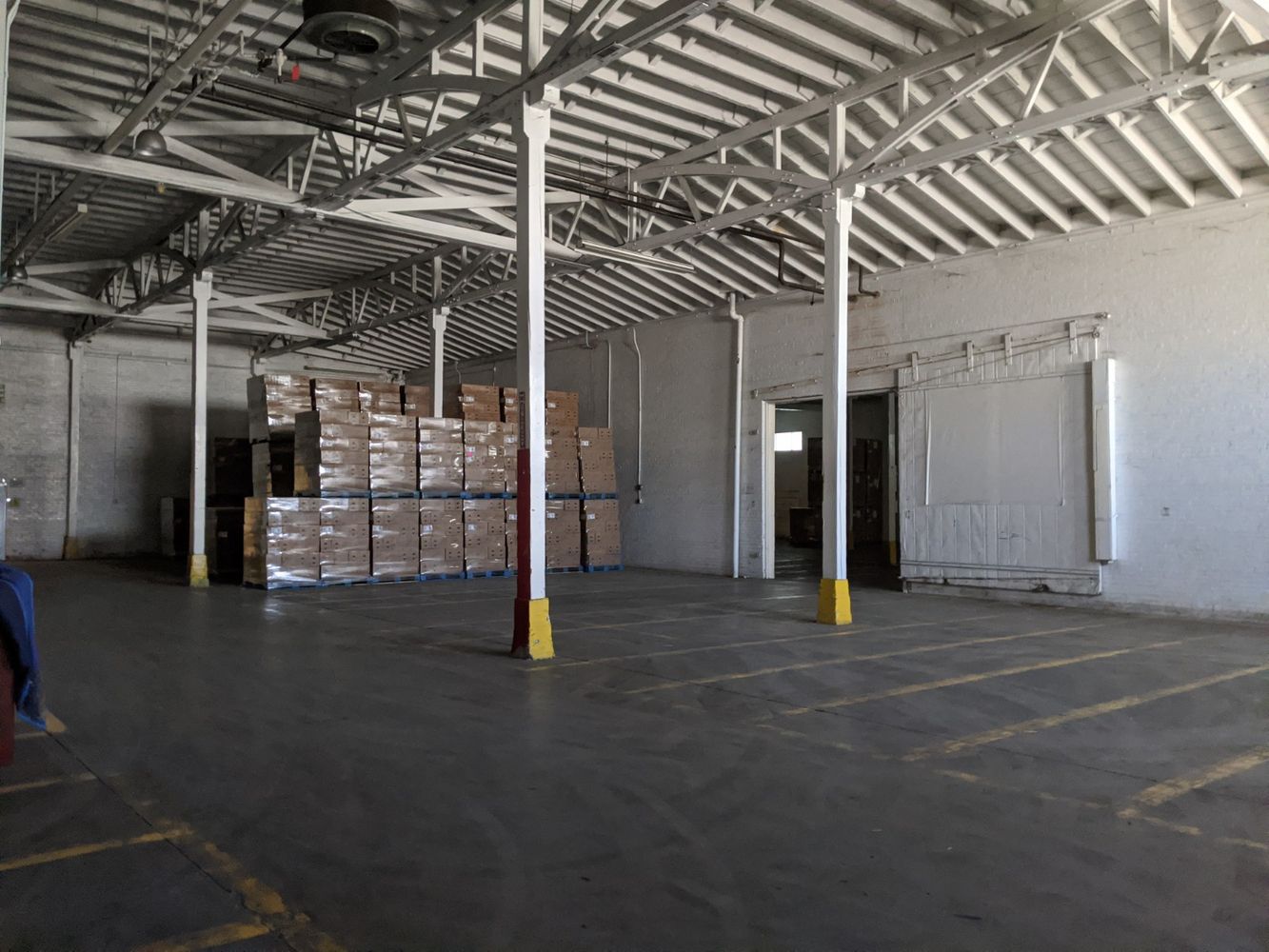 INDUSTRIAL WAREHOUSE & OFFICE: 1 Creative Way, Rossville, IL 60963